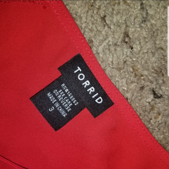 Torrid 3X Red Cold Shoulder Top - Picture 3 of 4